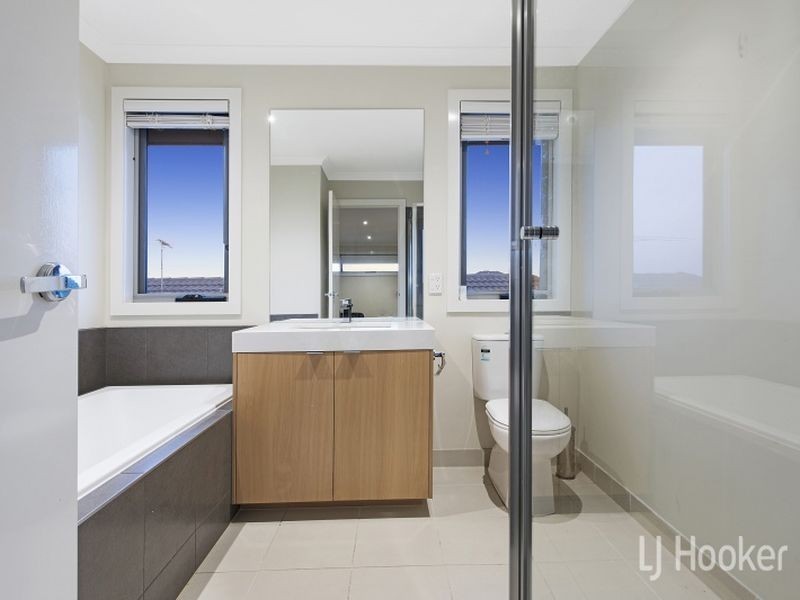 1 Calypso Crescent, Point Cook VIC 3030