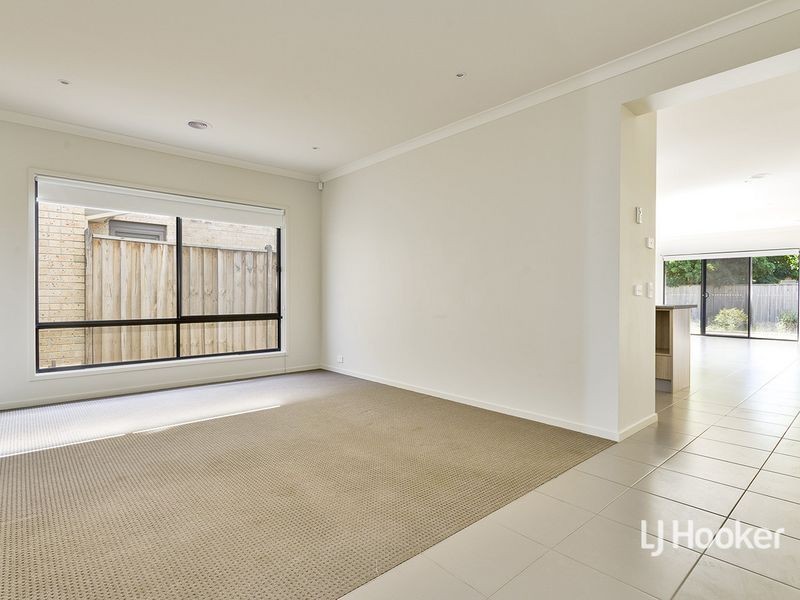 54 Seafarer Way, Sanctuary Lakes VIC 3030