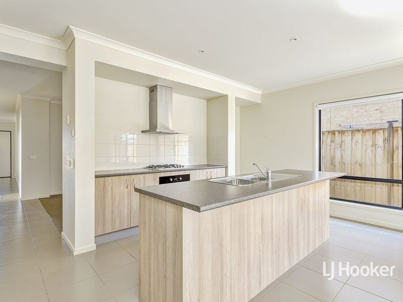 54 Seafarer Way, Sanctuary Lakes VIC 3030