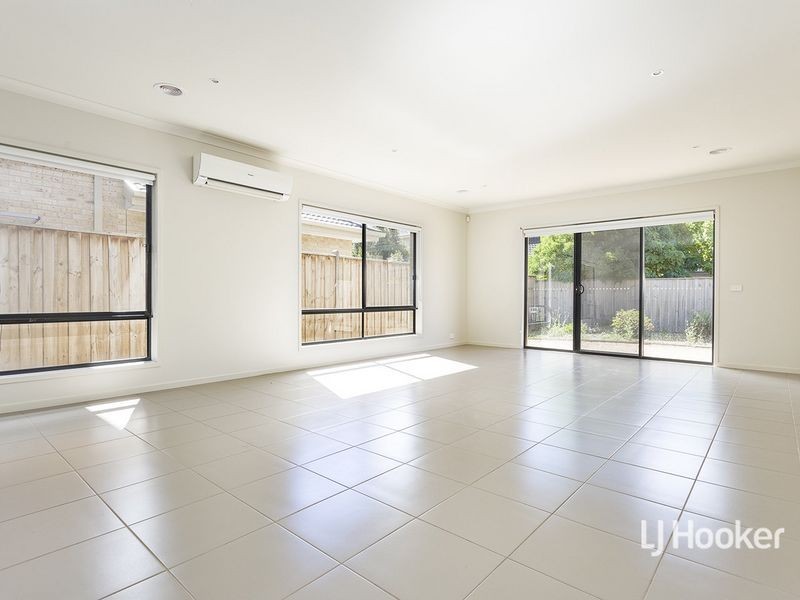 54 Seafarer Way, Sanctuary Lakes VIC 3030