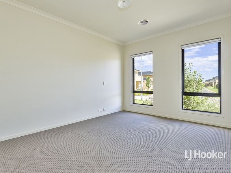 54 Seafarer Way, Sanctuary Lakes VIC 3030