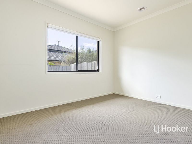 54 Seafarer Way, Sanctuary Lakes VIC 3030