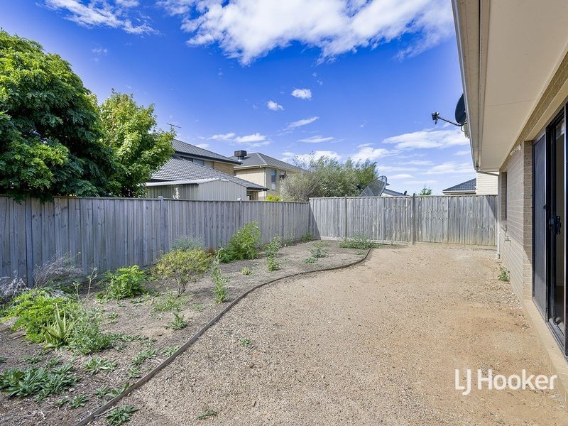 54 Seafarer Way, Sanctuary Lakes VIC 3030
