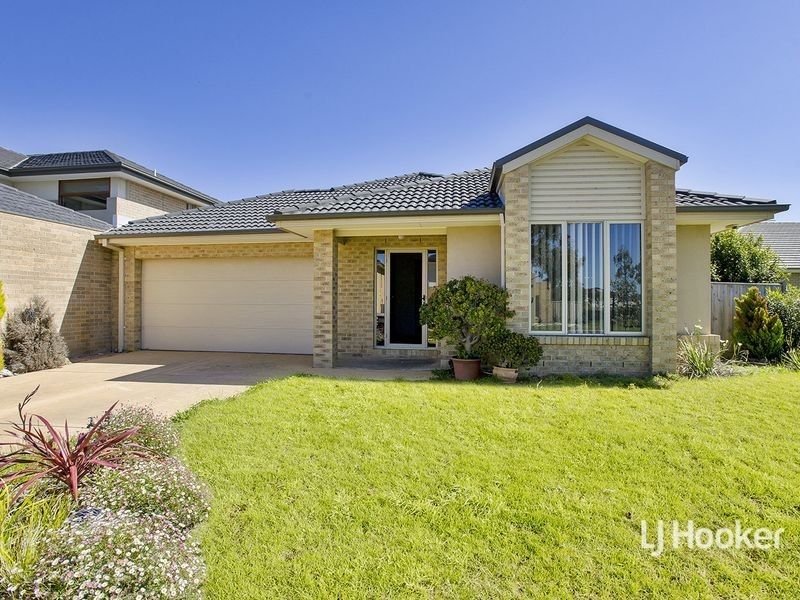 12 North Shore Drive, Sanctuary Lakes VIC 3030