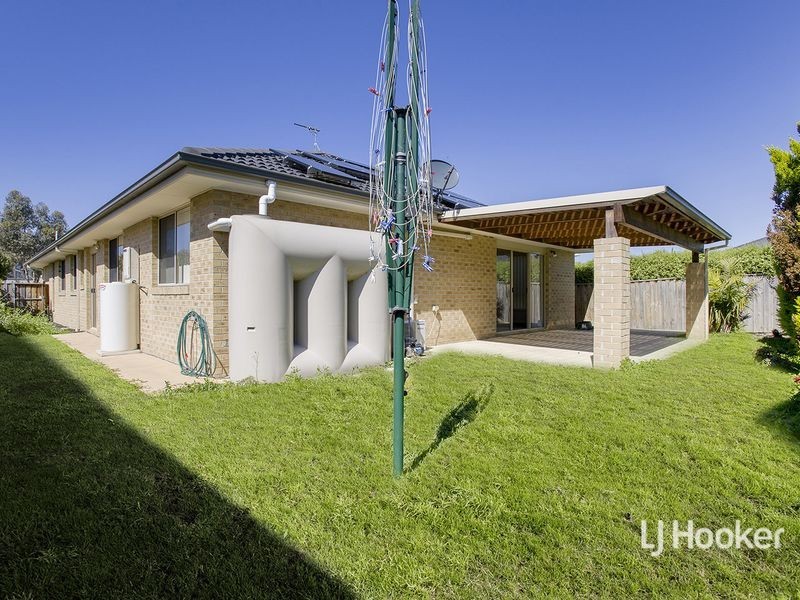 12 North Shore Drive, Sanctuary Lakes VIC 3030