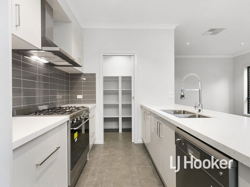 15 Pier Way, Point Cook VIC 3030