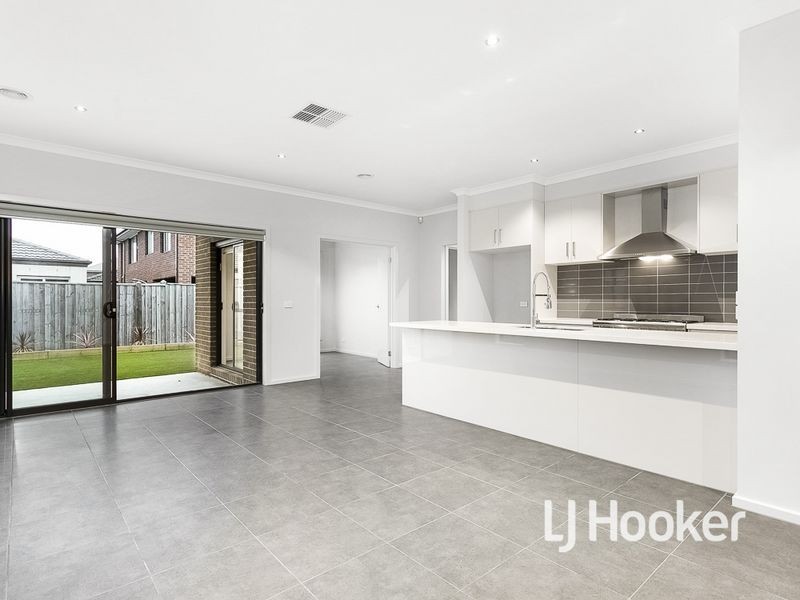 15 Pier Way, Point Cook VIC 3030