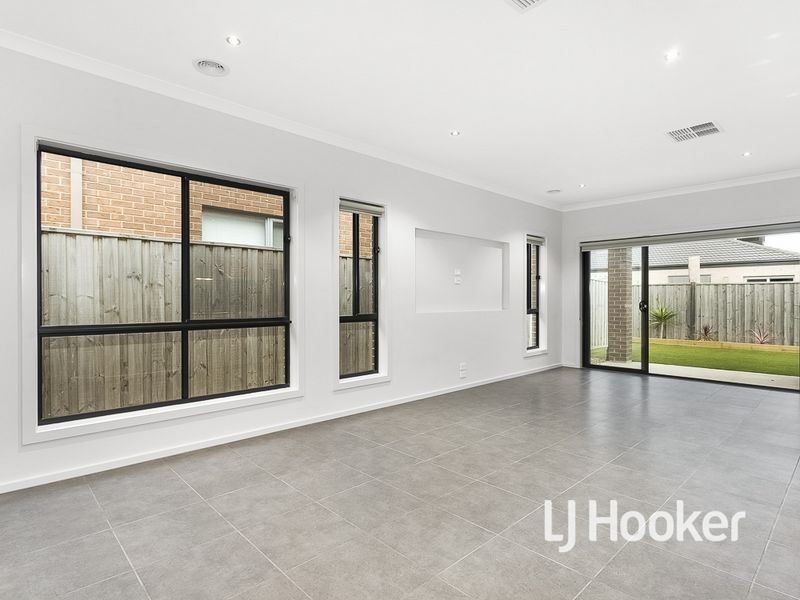 15 Pier Way, Point Cook VIC 3030