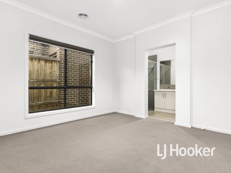 15 Pier Way, Point Cook VIC 3030