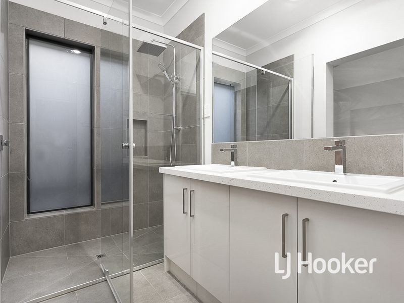 15 Pier Way, Point Cook VIC 3030