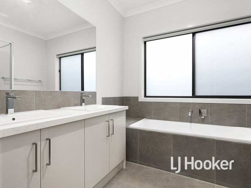 15 Pier Way, Point Cook VIC 3030