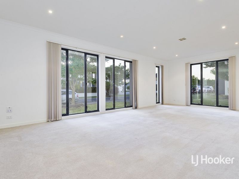 95 Signature Boulevard, Sanctuary Lakes VIC 3030