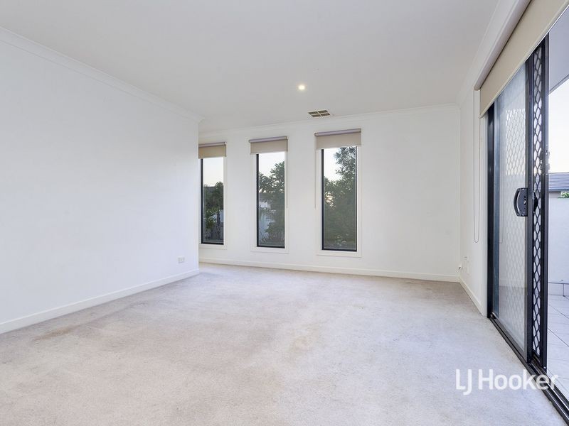 95 Signature Boulevard, Sanctuary Lakes VIC 3030