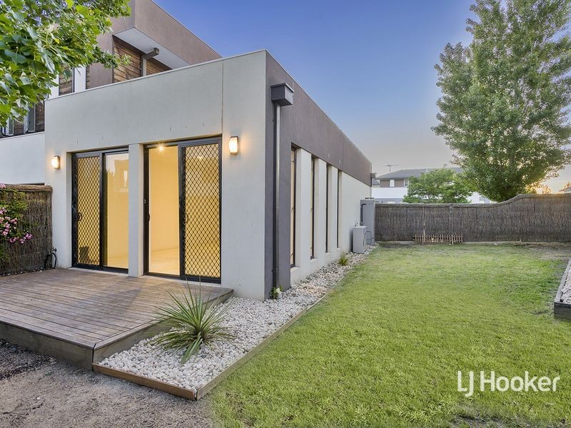 95 Signature Boulevard, Sanctuary Lakes VIC 3030