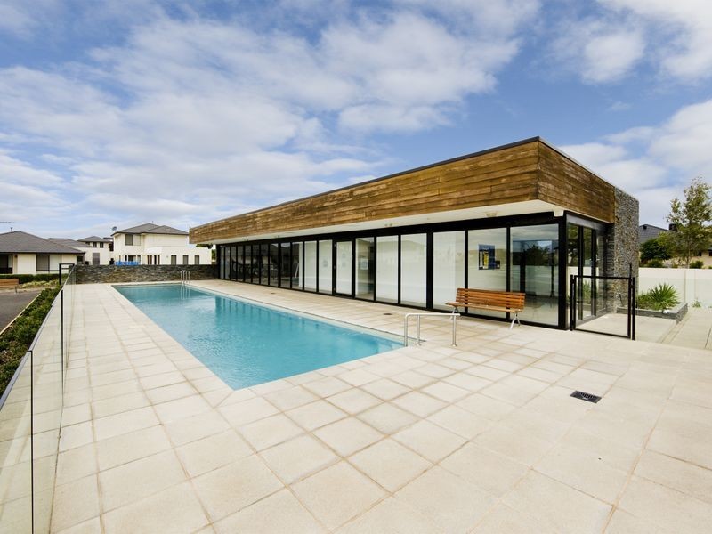 95 Signature Boulevard, Sanctuary Lakes VIC 3030