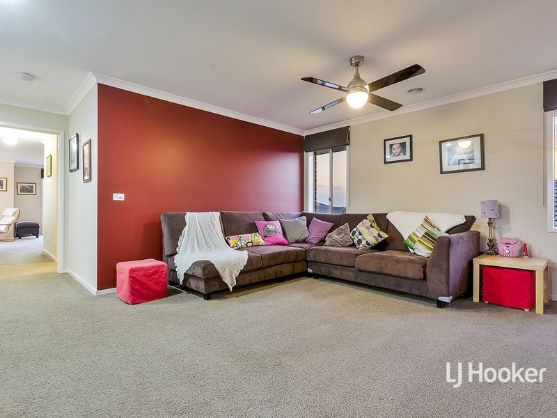 35 Grandpark Circuit, Point Cook VIC 3030