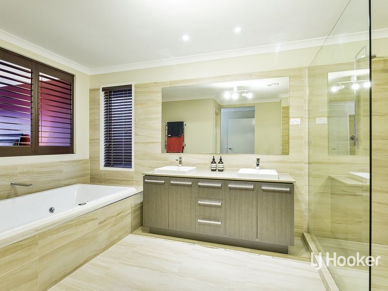 35 Grandpark Circuit, Point Cook VIC 3030