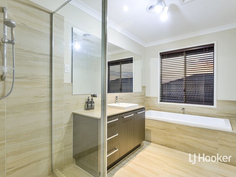 35 Grandpark Circuit, Point Cook VIC 3030