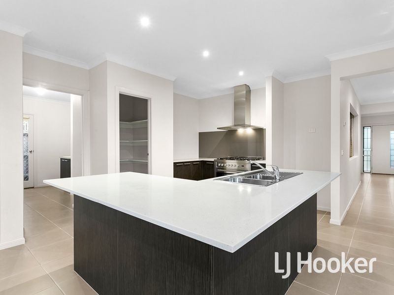 33 Tobago Avenue, Point Cook VIC 3030