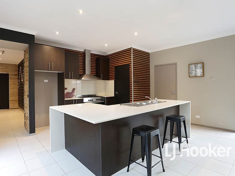 21 Whitecaps Avenue, Point Cook VIC 3030