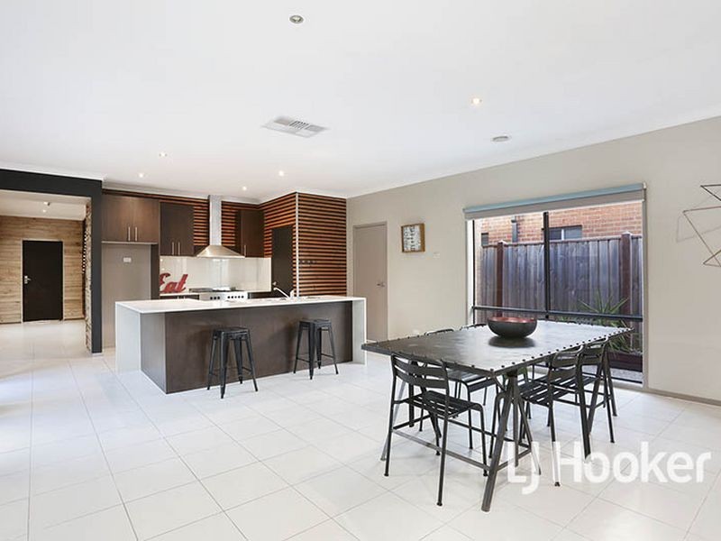 21 Whitecaps Avenue, Point Cook VIC 3030