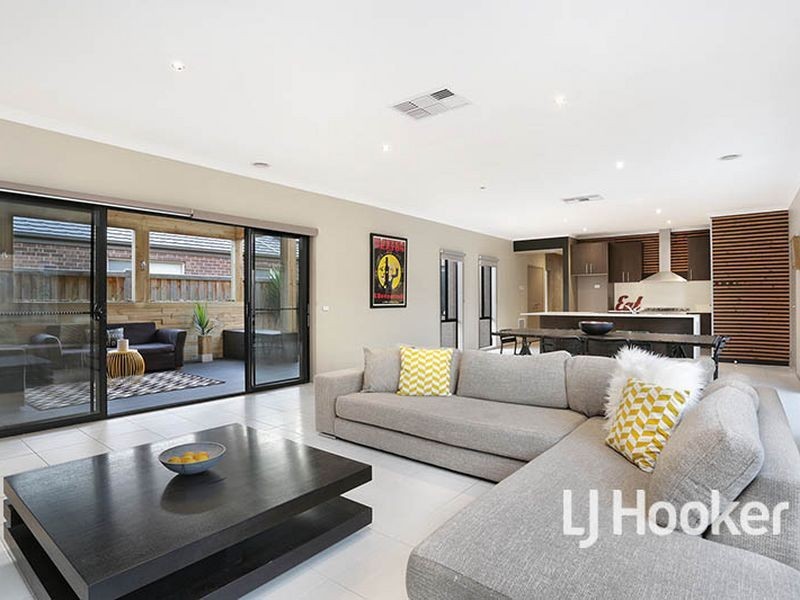 21 Whitecaps Avenue, Point Cook VIC 3030