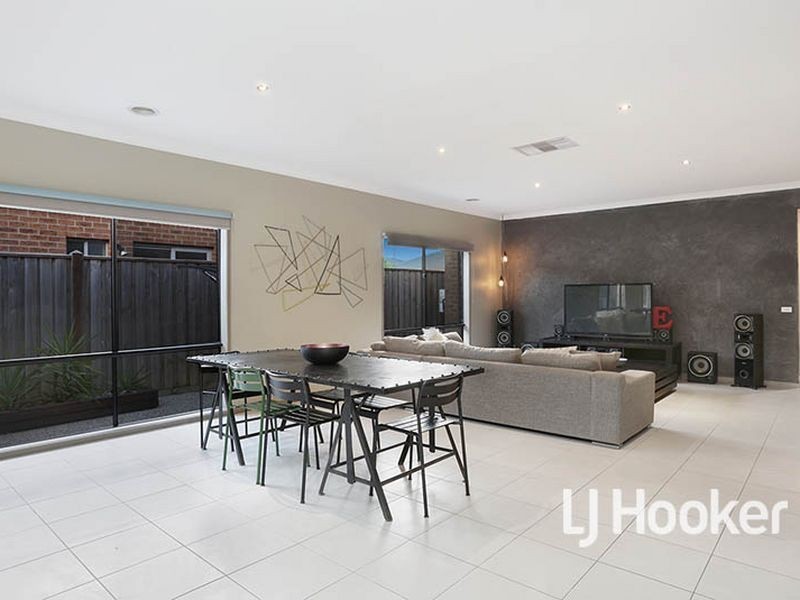 21 Whitecaps Avenue, Point Cook VIC 3030