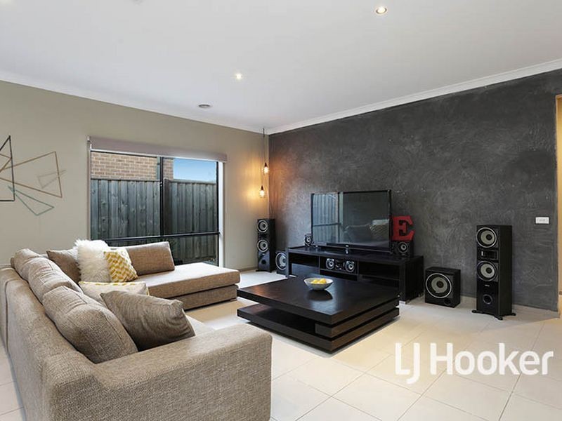 21 Whitecaps Avenue, Point Cook VIC 3030