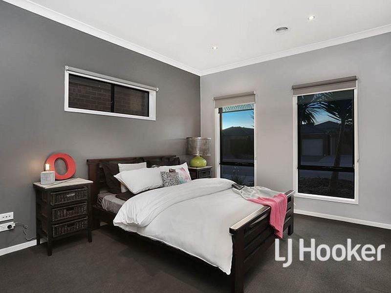 21 Whitecaps Avenue, Point Cook VIC 3030