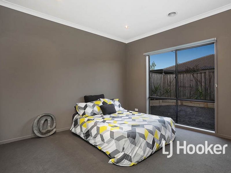 21 Whitecaps Avenue, Point Cook VIC 3030