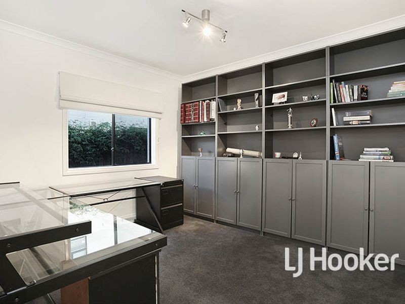 15 Crystal Court, Sanctuary Lakes VIC 3030