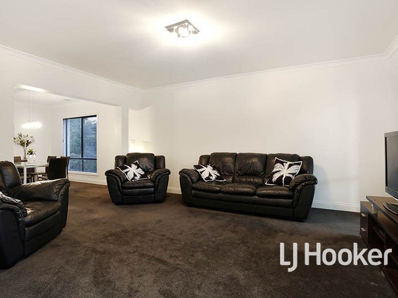 15 Crystal Court, Sanctuary Lakes VIC 3030