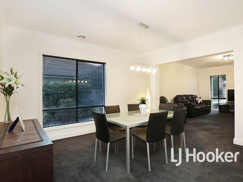 15 Crystal Court, Sanctuary Lakes VIC 3030