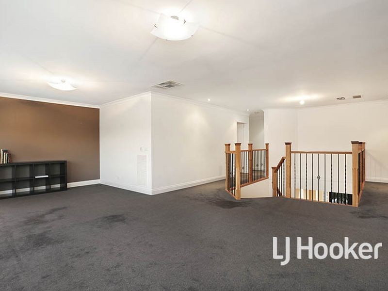 15 Crystal Court, Sanctuary Lakes VIC 3030