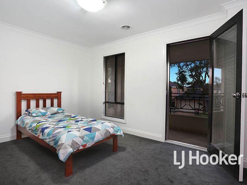 15 Crystal Court, Sanctuary Lakes VIC 3030