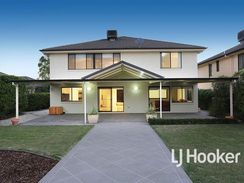 15 Crystal Court, Sanctuary Lakes VIC 3030