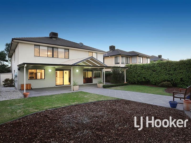 15 Crystal Court, Sanctuary Lakes VIC 3030