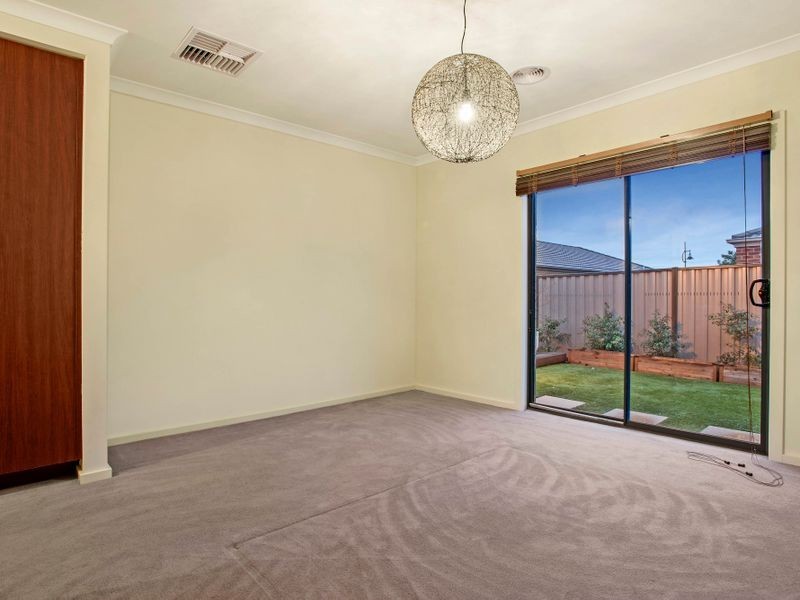 16 Grenache Street, Point Cook VIC 3030