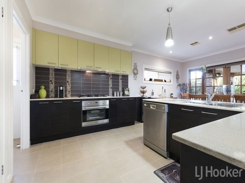 11 Fuchsia Crescent, Point Cook VIC 3030