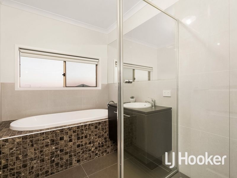 34 Knight Avenue, Point Cook VIC 3030