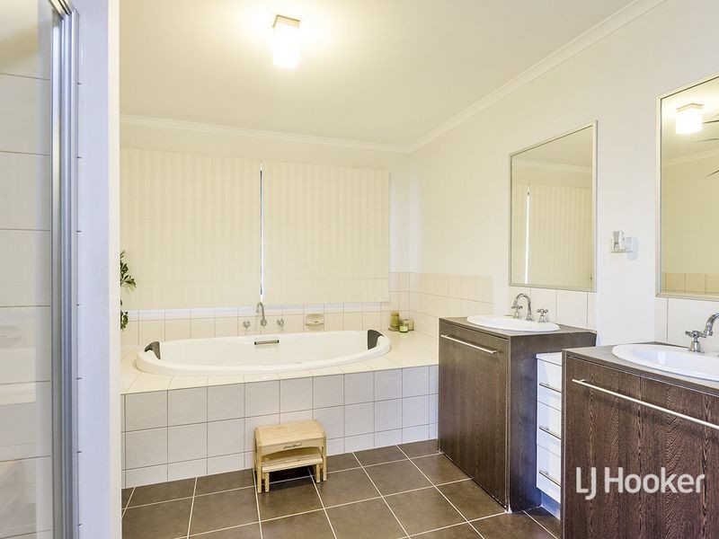 17 Siracusa Avenue, Point Cook VIC 3030