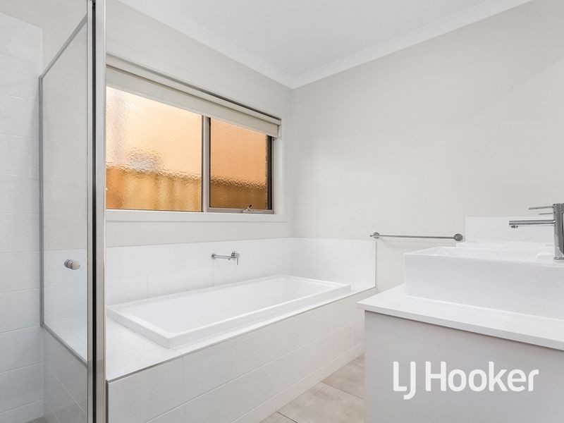 250 Saltwater Promenade, Point Cook VIC 3030