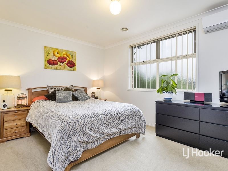 8/14 Mickleton Grove, Point Cook VIC 3030