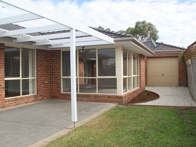 8 John Wedge Place, Altona Meadows VIC 3028