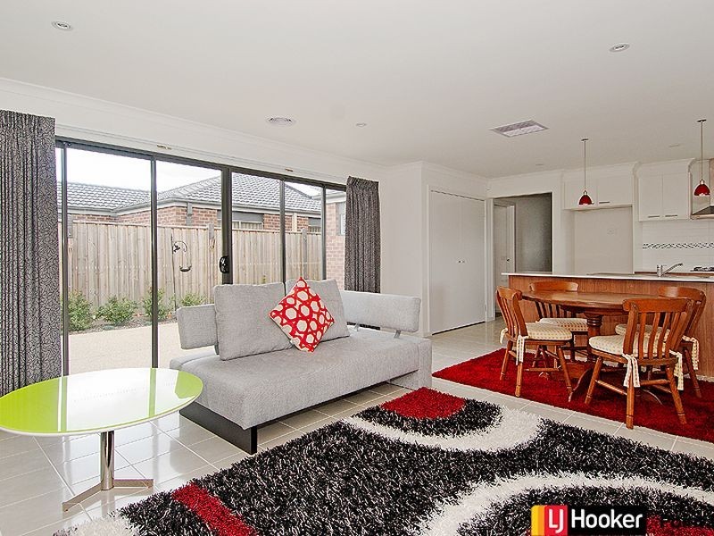 11 Foxall Walk, Point Cook VIC 3030