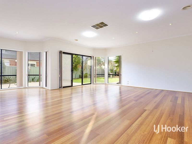 56 Glastonbury Circuit, Point Cook VIC 3030