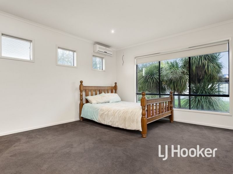 35 Lennon Boulevard, Point Cook VIC 3030