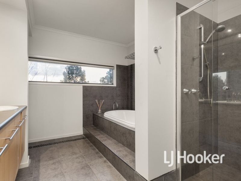 35 Lennon Boulevard, Point Cook VIC 3030