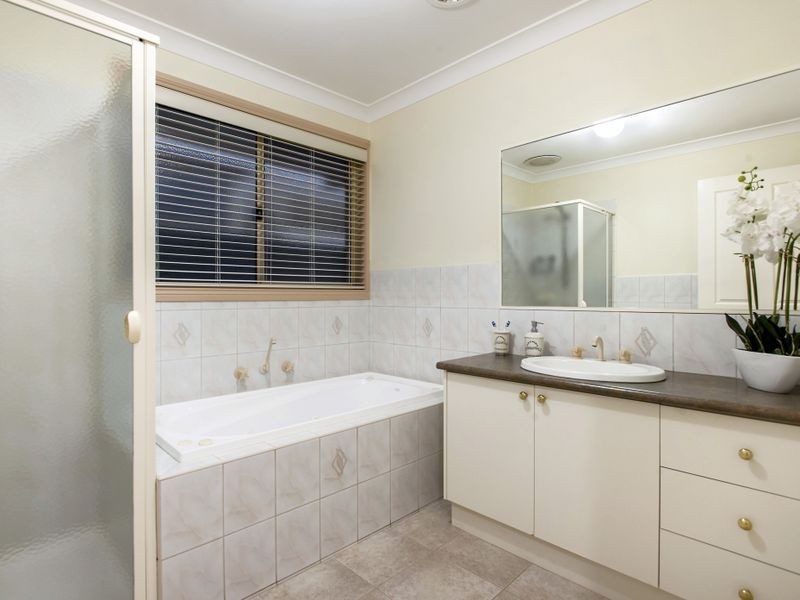 33 Spicer Boulevard, Altona Meadows VIC 3028