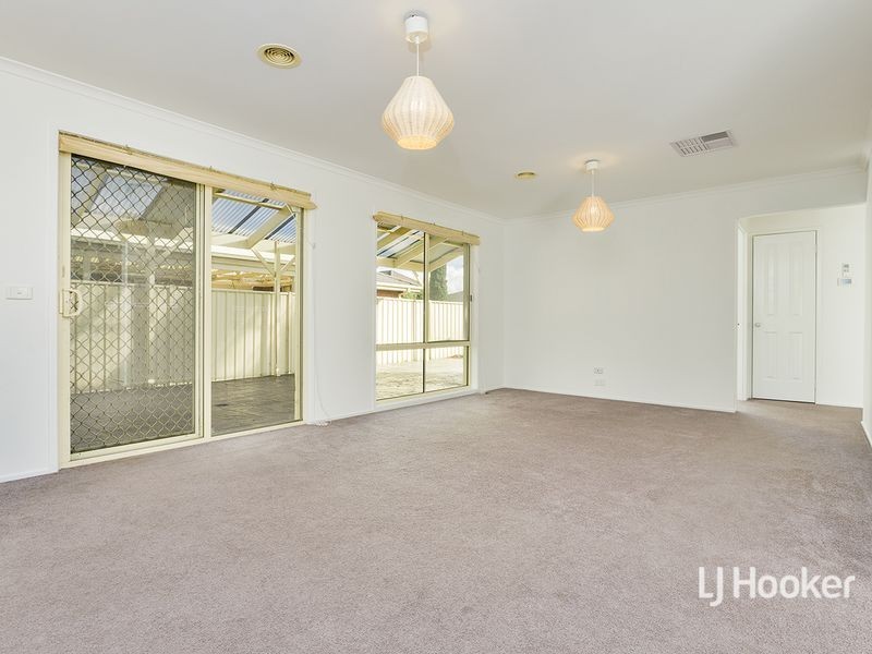 8 Seaside Close, Seabrook VIC 3028